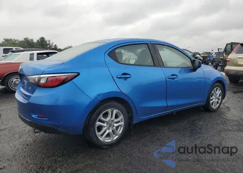 2018 Toyota Yaris Ia из США, поврежденный, VIN 3MYDLBYV0JY324563